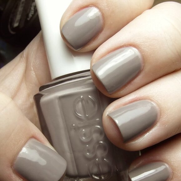 Essie CHINCHILLY #688 Nail Polish Lacquer - Picture 6 of 6